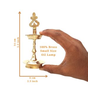 Brass Kuthuvilakku,Oil Lamp, Ariyakudi Vilakku Height – 14 cms