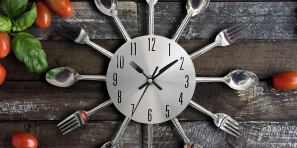 Metal Silver Spoons and Forks Wall Clock